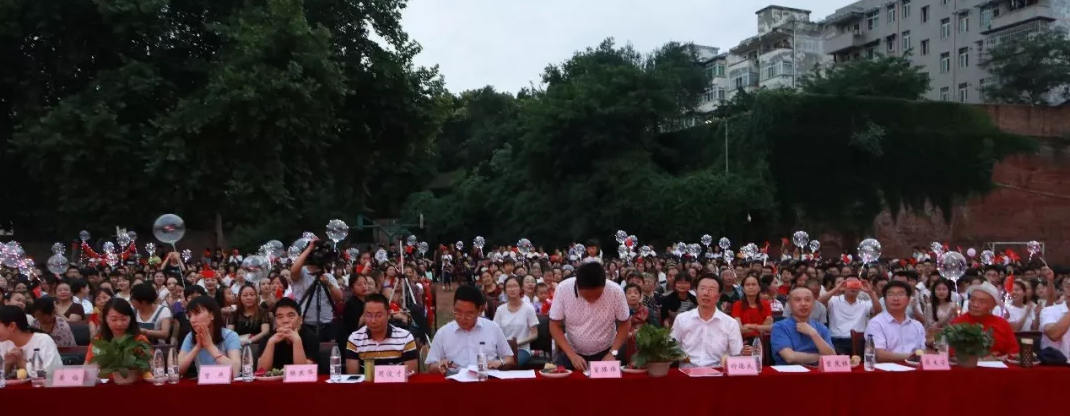 慶建國(guó)70周年，展賈中教師風(fēng)采——賈家中學(xué)舉行教師藝術(shù)節(jié)