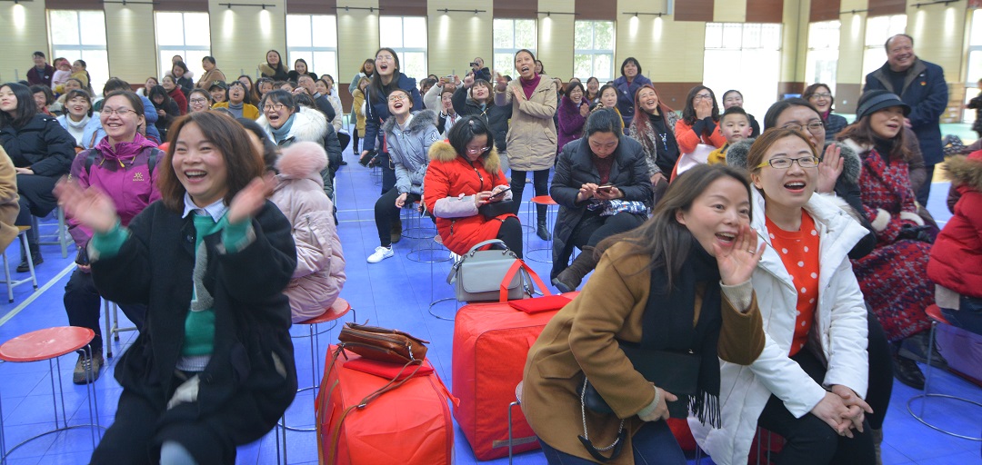 彰時(shí)代風(fēng)采  頌巾幗贊歌！汶川中學(xué)隆重舉行“三八”節(jié)慶祝