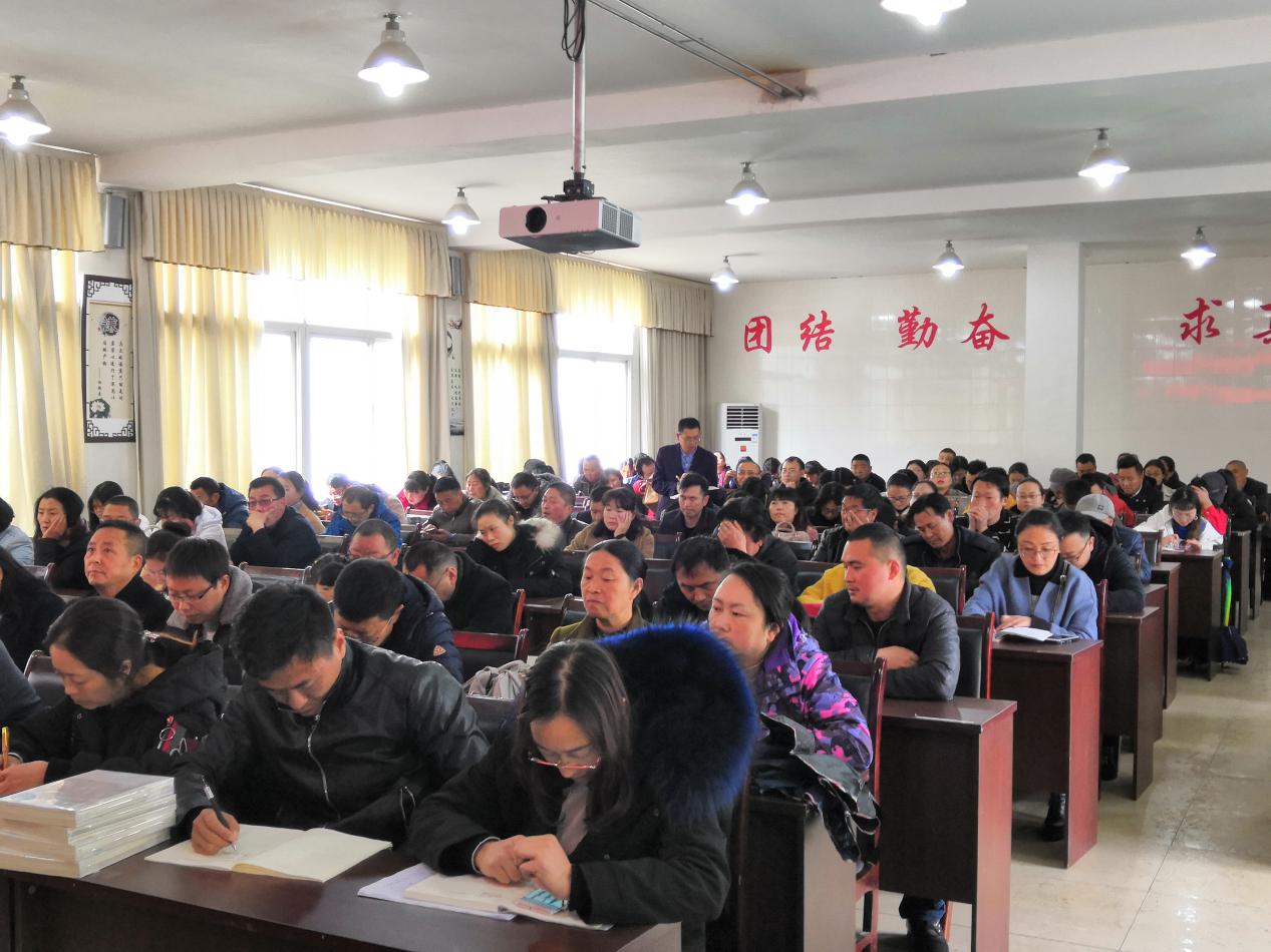 加強(qiáng)業(yè)務(wù)培訓(xùn)，切實(shí)提高業(yè)務(wù)素質(zhì)
