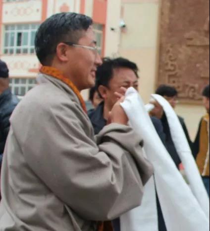 厲害了，央視媒體走進(jìn)若爾蓋藏文中學(xué)