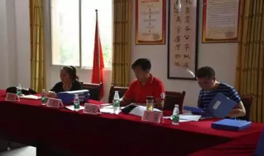 石河中學(xué)接受市“全國校園足球特色學(xué)?！痹u估檢查