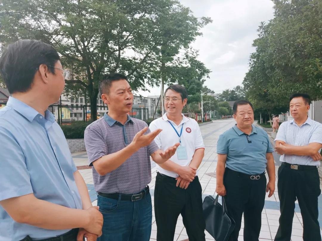 雅安市人大常委會黨組成員、副主任李勇一行蒞臨視察