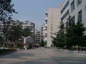 成都市第十七中學(xué)2018年中考分?jǐn)?shù)線是多少？