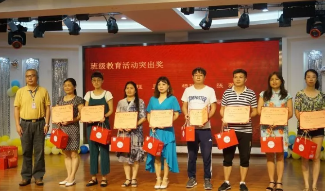 四川師范大學(xué)實(shí)驗(yàn)外國語學(xué)?！娭境沙牵賱?chuàng)輝煌