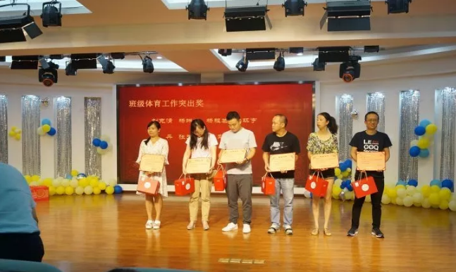 四川師范大學(xué)實(shí)驗(yàn)外國語學(xué)?！娭境沙牵賱?chuàng)輝煌