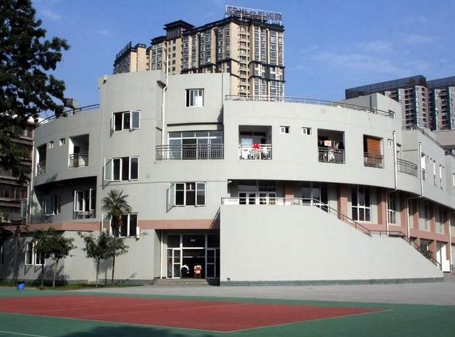 成都市鹽道街中學(xué)發(fā)展前景怎么樣？