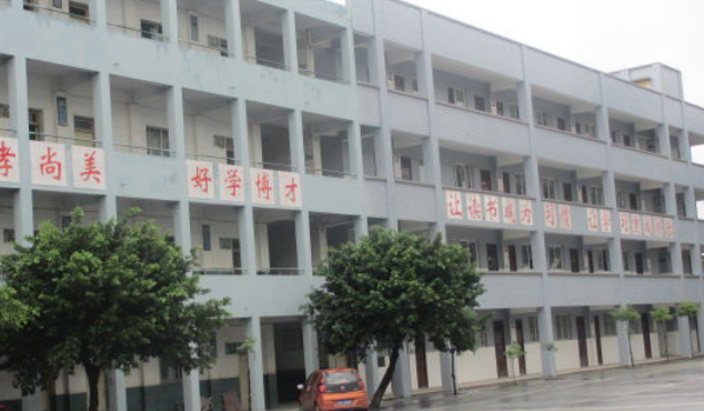 隆昌九中地理位置在哪里？