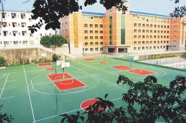 渠縣中學(xué)地理位置在哪兒？