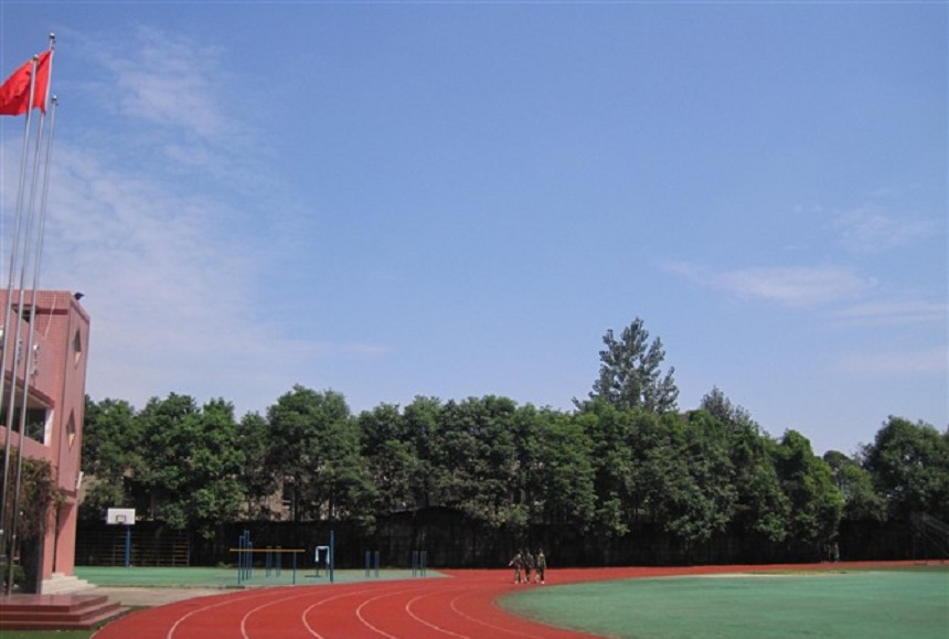 成都三十六中環(huán)境好不好？住宿呢？