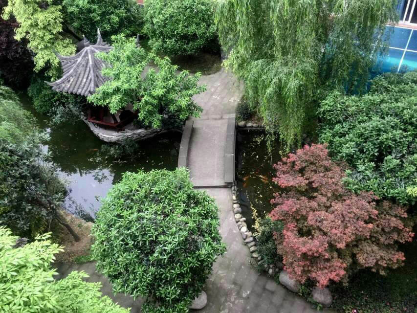 成都八中是公辦高中還市私立高中？