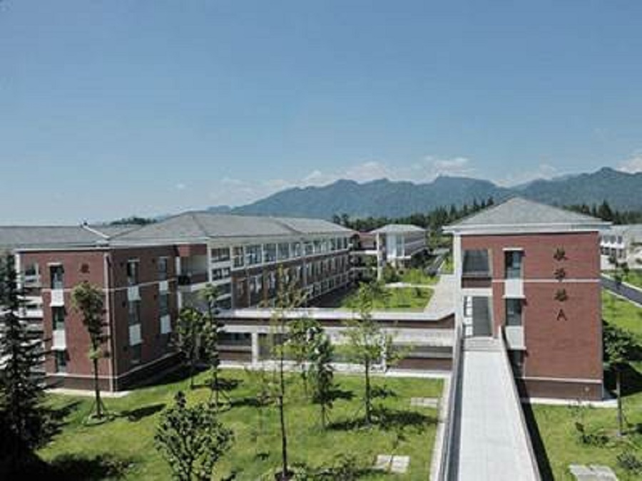 青城山高級中學2020年中考錄取分數(shù)線是多少？