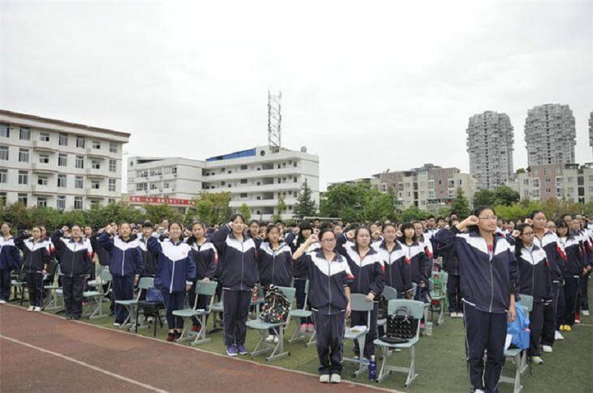龍泉二中網(wǎng)址是什么？