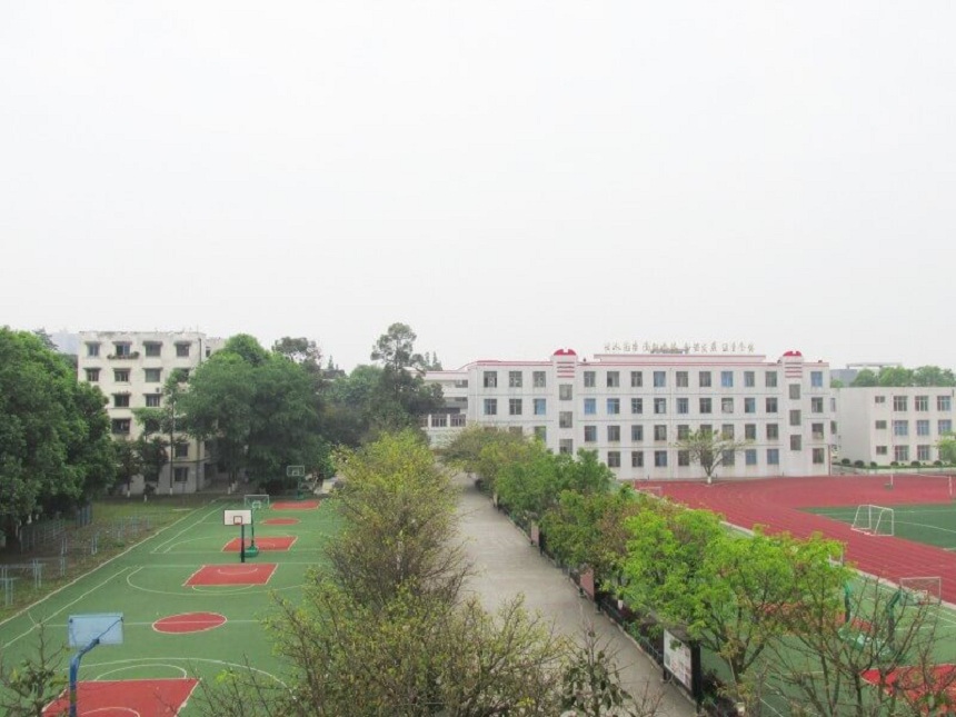 青白江中學(xué)環(huán)境好不好？