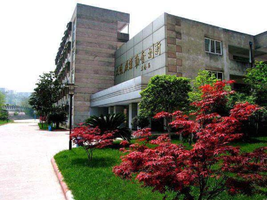 四川省科學(xué)城第一中學(xué)校園環(huán)境怎么樣？