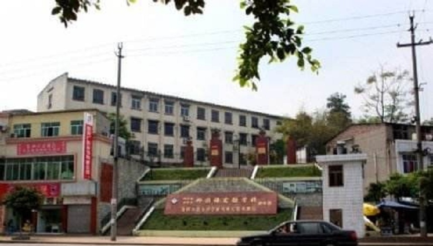 資陽外國語學校環(huán)境、教學設施好不好？