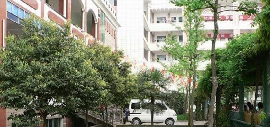 伍隍中學(xué)校園環(huán)境好嗎？