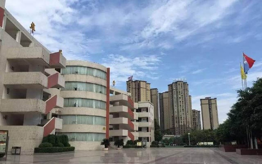 華興中學是民辦嗎？