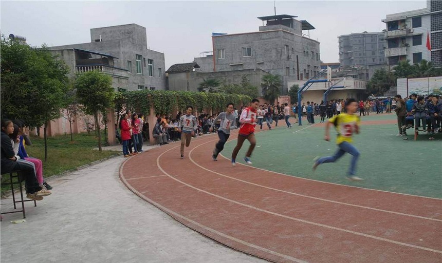清水中學(xué)是公辦高中嗎？