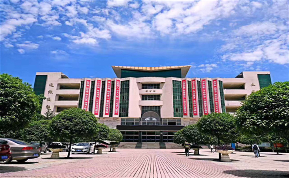 五通橋中學(xué)校園環(huán)境怎么樣？