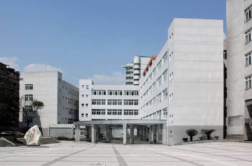 雅安市強項雙語中學校園環(huán)境怎么樣？