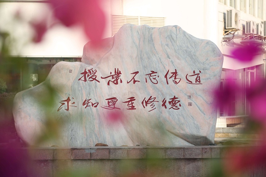 東汽八一中學近幾年升學率情況怎么樣？