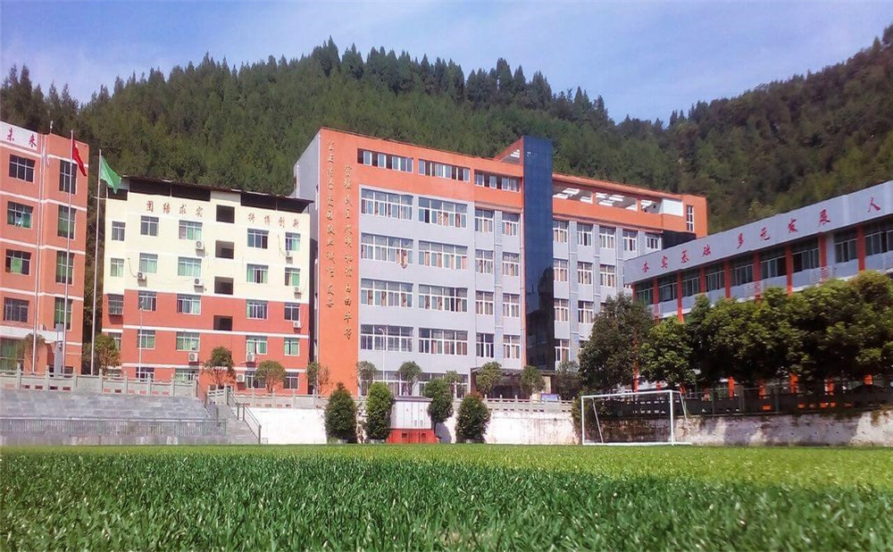平昌縣駟馬中學學校環(huán)境怎么樣？