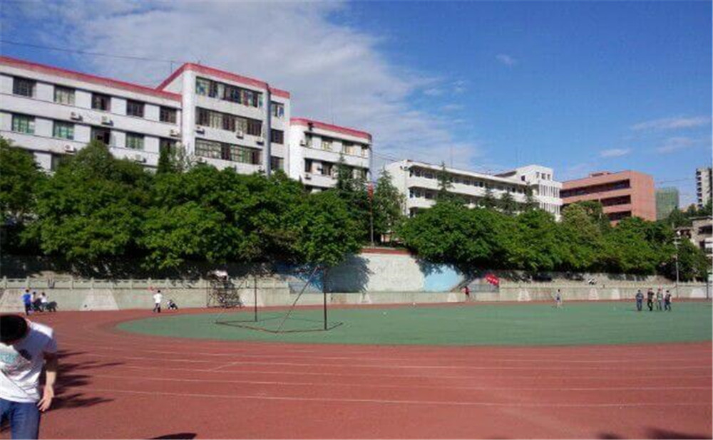 通江縣實驗中學校園環(huán)境如何？