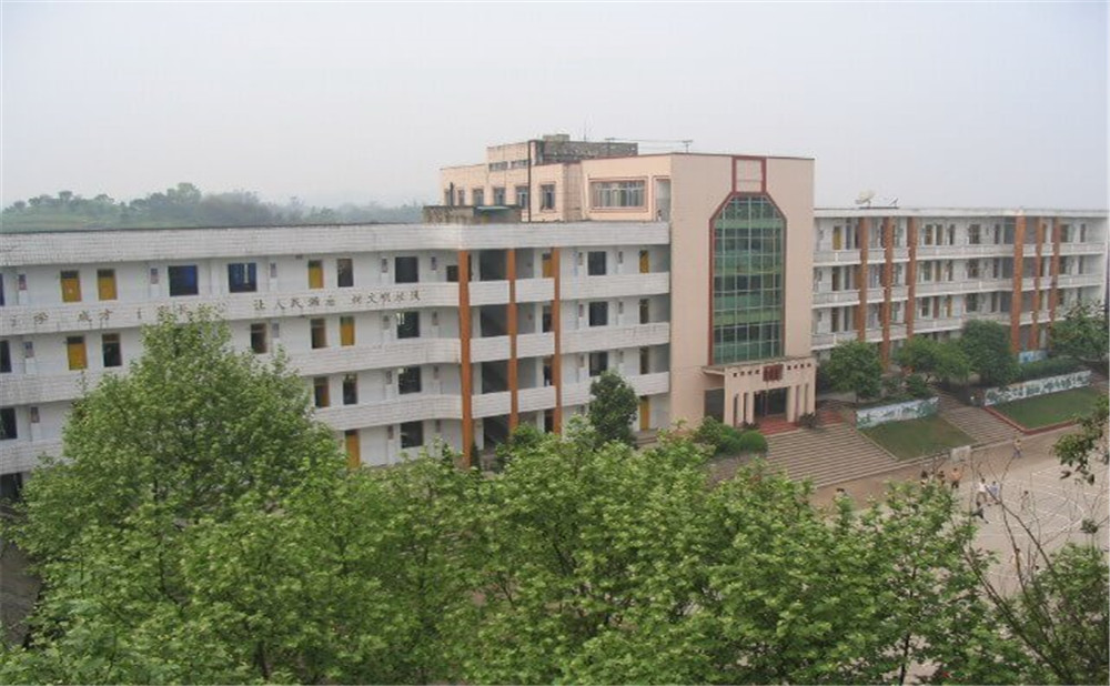 瀘州市納溪區(qū)護(hù)國中學(xué)環(huán)境怎么樣？