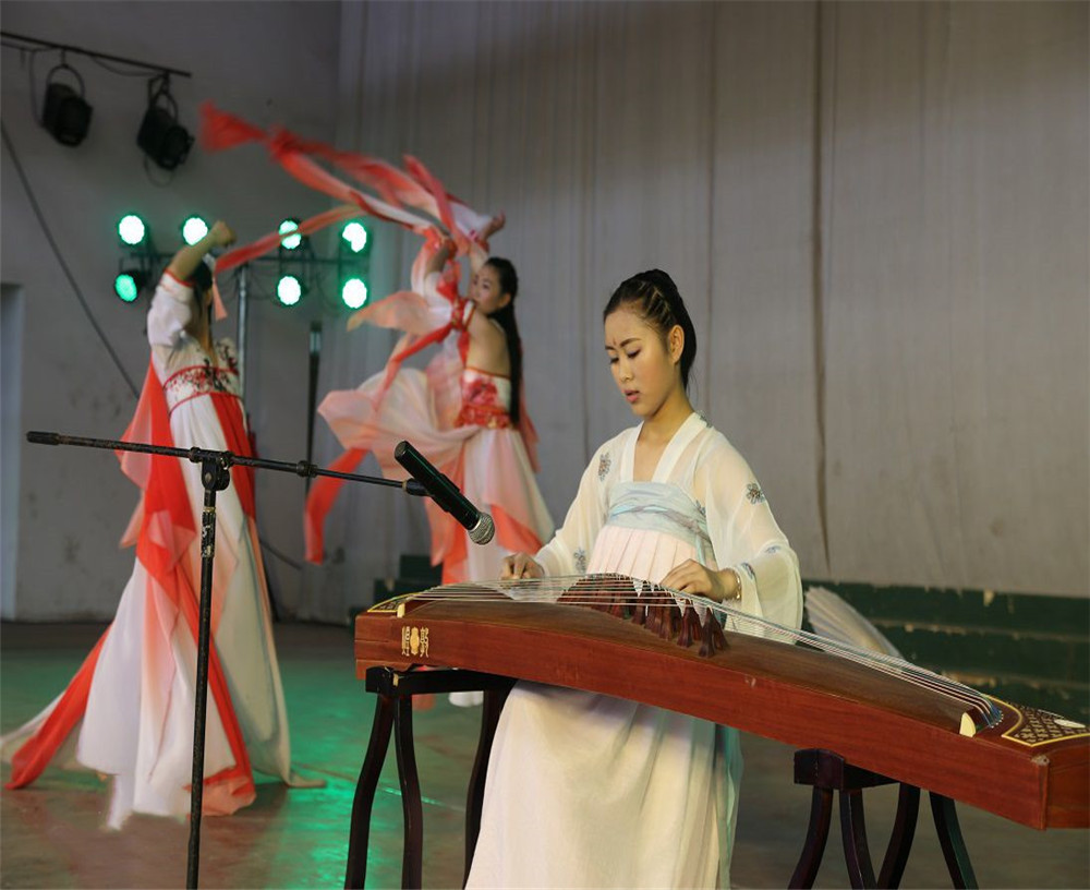 渠縣中學(xué)學(xué)校的環(huán)境怎么樣？