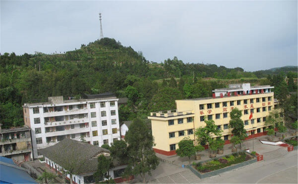 巴州區(qū)茶壩中學(xué)學(xué)校環(huán)境怎么樣？