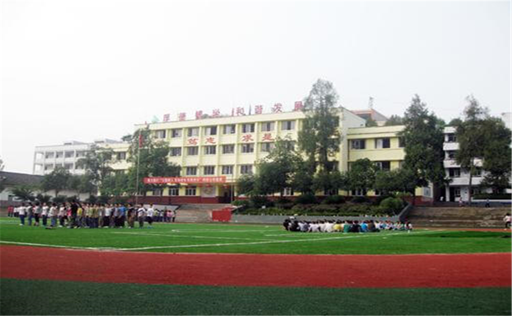 巴州區(qū)茶壩中學(xué)學(xué)校環(huán)境怎么樣？