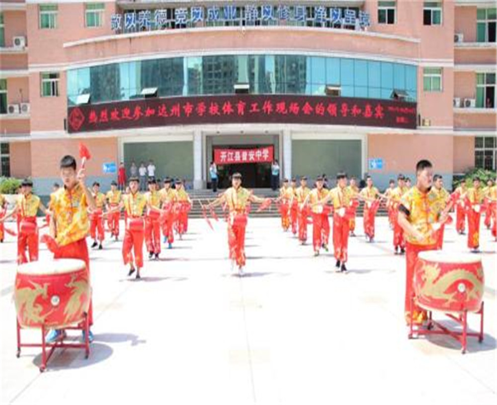 開江縣普安中學(xué)2020年的學(xué)費(fèi)是多少？