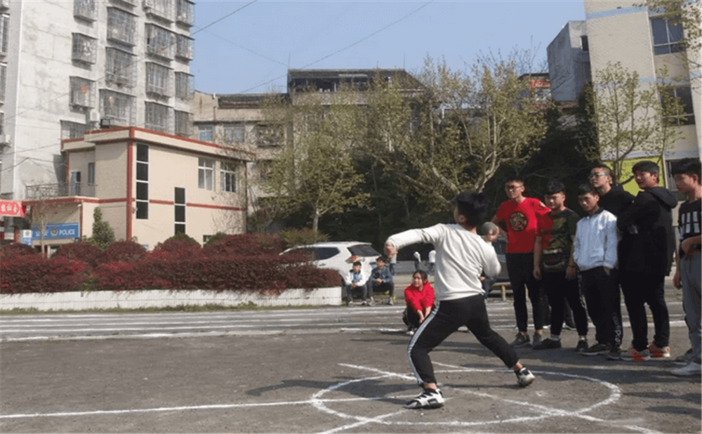 定水中學(xué)學(xué)校環(huán)境怎么樣？