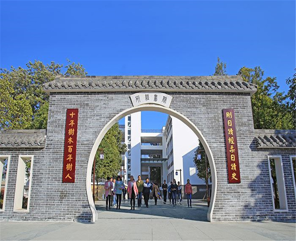 西昌市第二中學(xué)2020年的收費(fèi)標(biāo)準(zhǔn)是多少？
