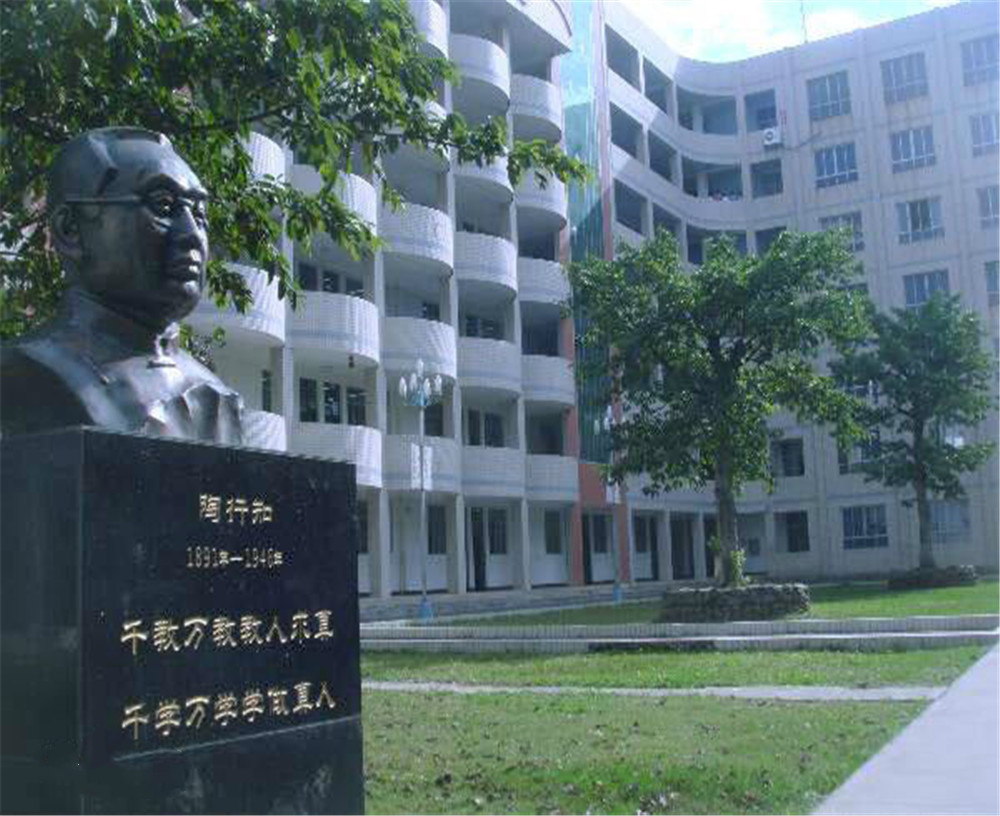 西昌市第六中學(xué)學(xué)校招辦電話是多少？