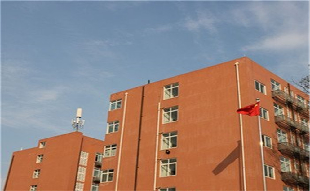 成都實驗中學(xué)每年的學(xué)費是多少？