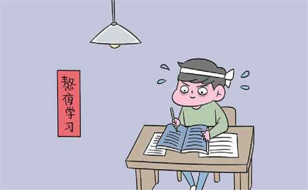 成都成飛中學每年的學費是多少？