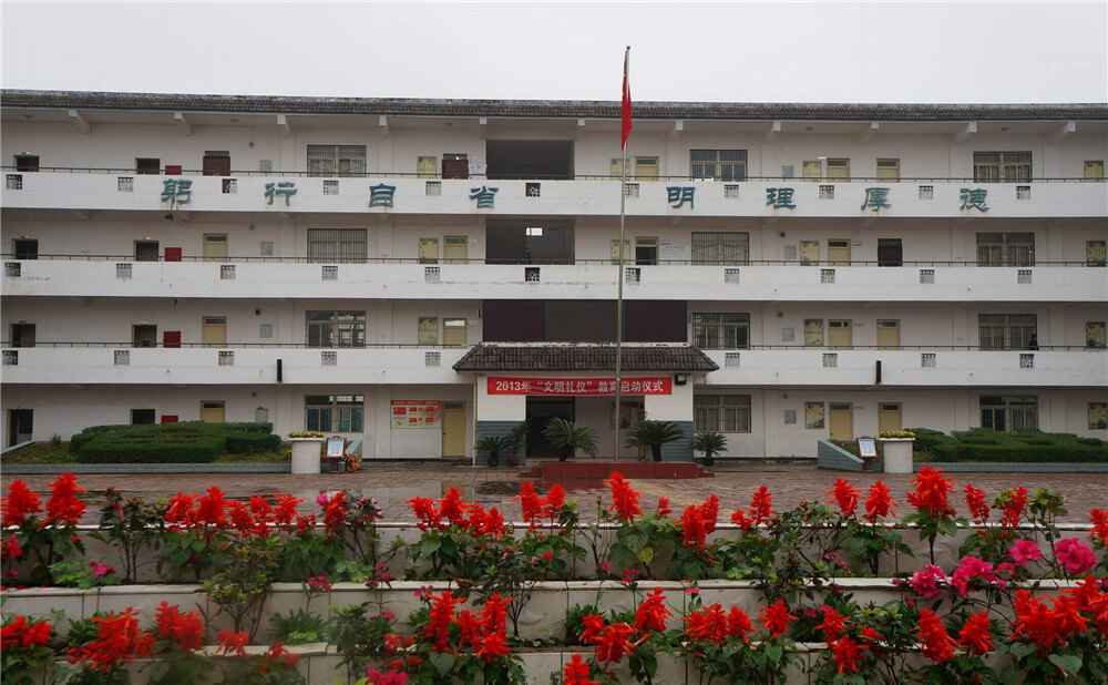 高板中學(xué)高中部的錄取分?jǐn)?shù)是多少？
