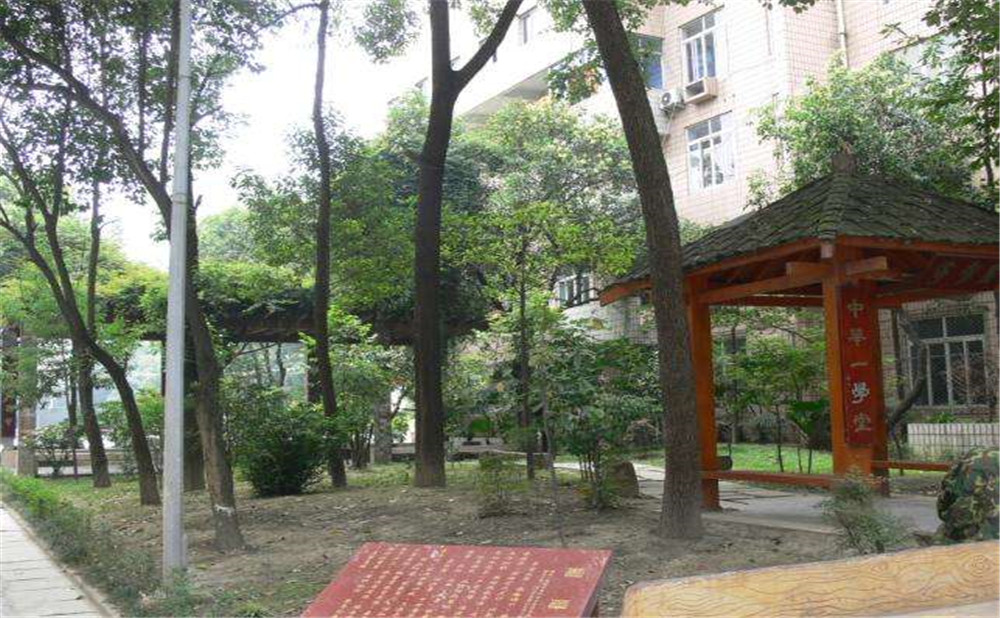 石室聯合中學蜀華分校外招生一年的學費是多少？