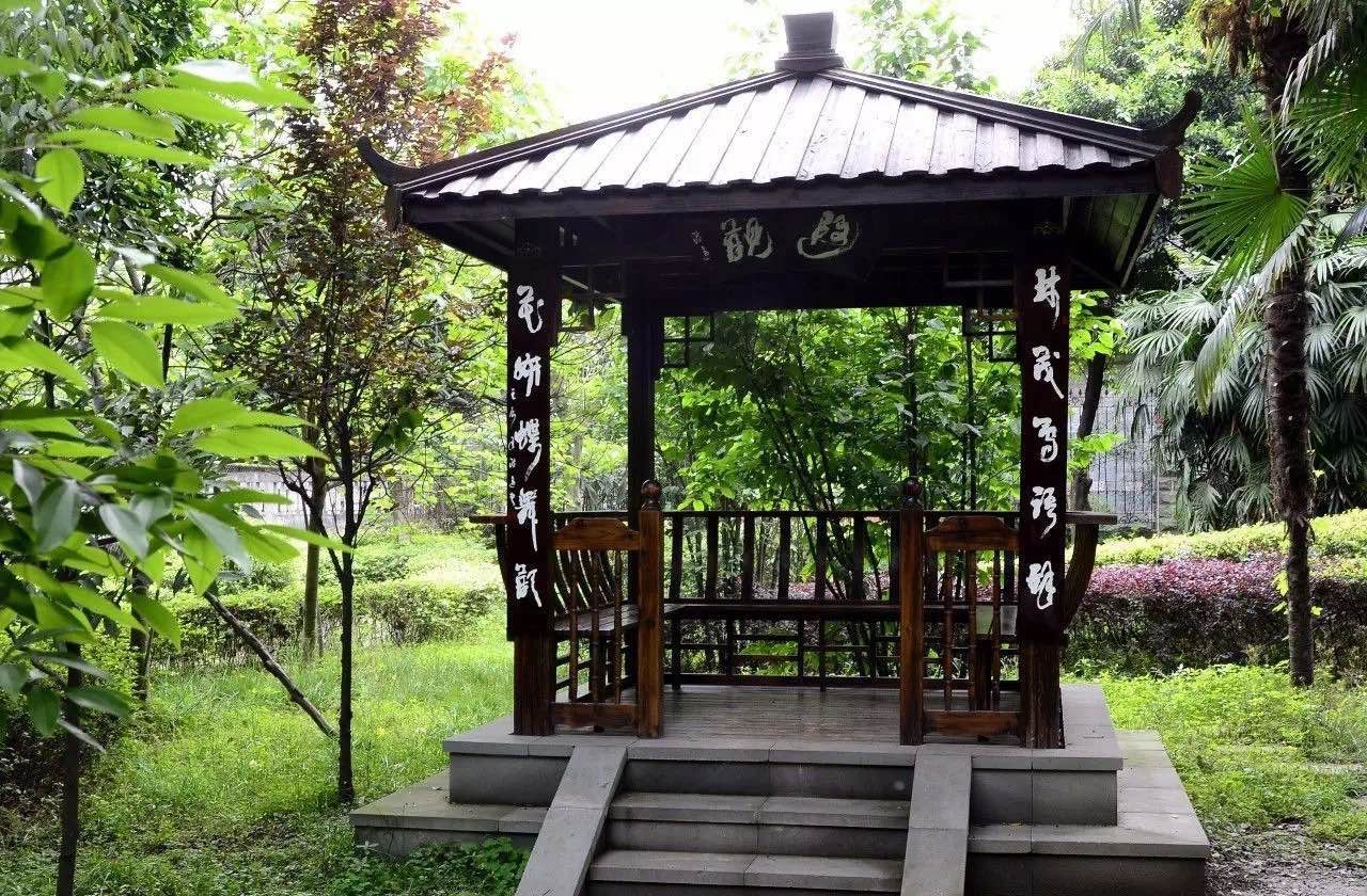 成都十八中一年的學(xué)費(fèi)是多少？