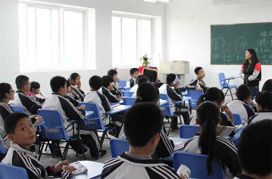 金牛中學一年的學費是多少錢？
