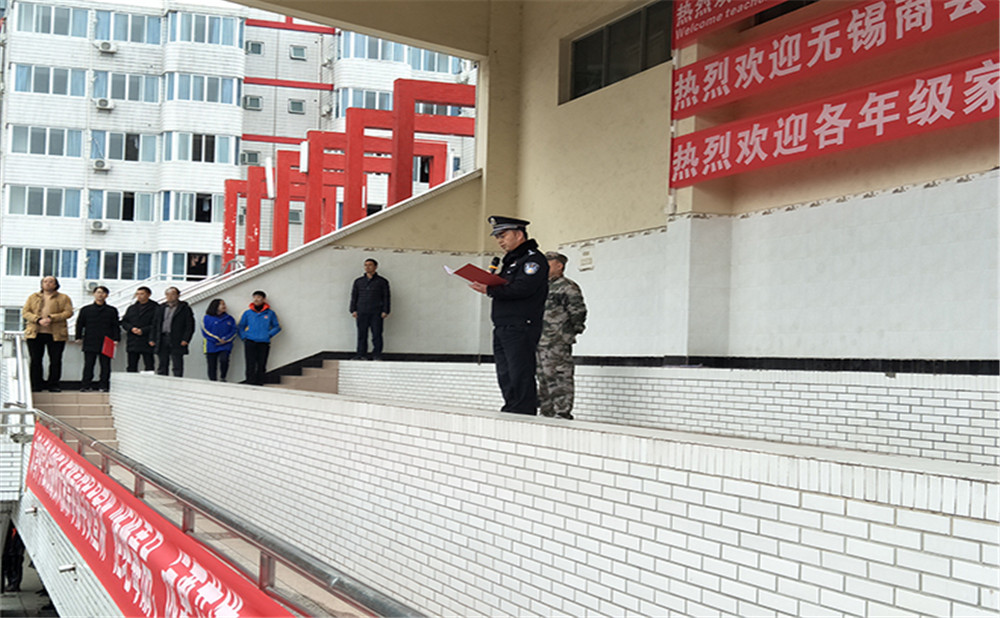 大彎中學(xué)外招生一年的學(xué)費是多少？