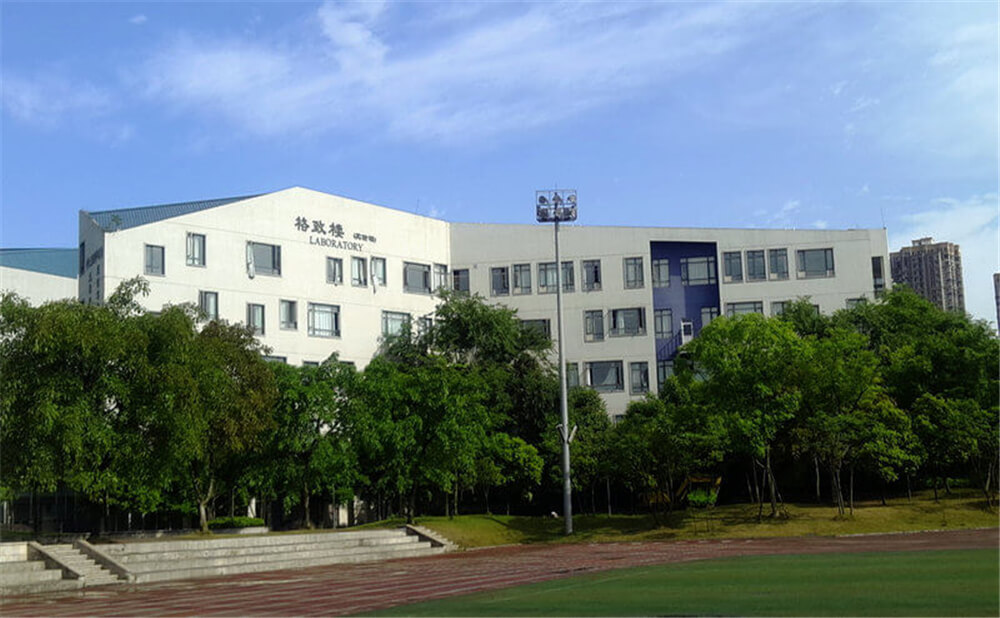 成都實驗外國語學校（西區(qū)）外招生一年的學費是多少錢？