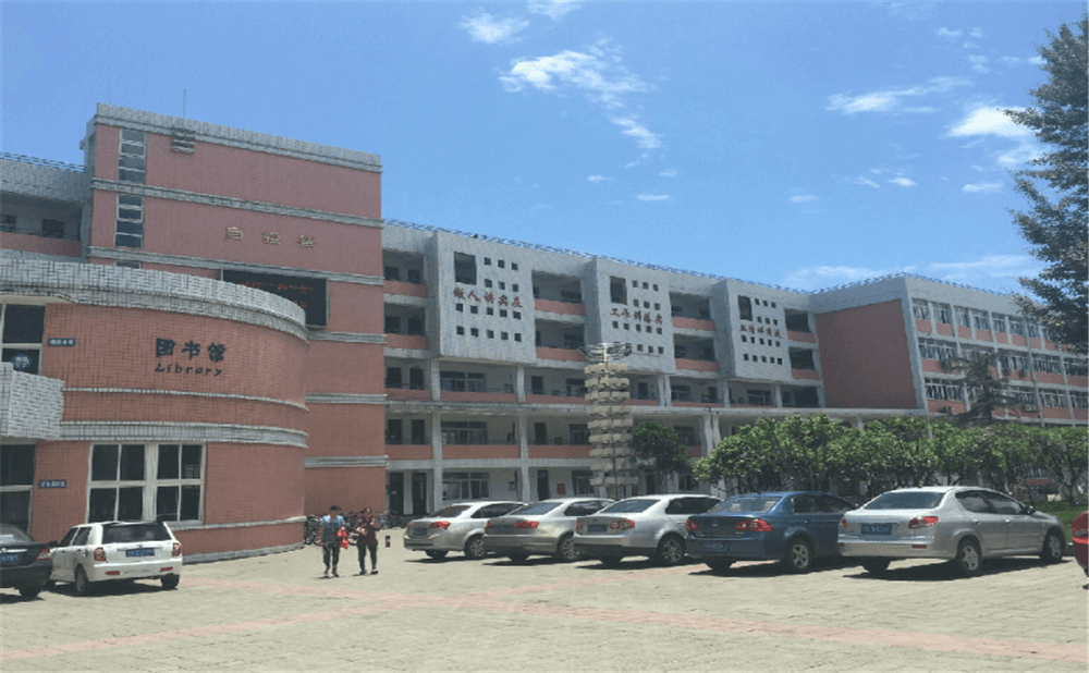 成都市籍田中學的去年錄取分數(shù)線是多少分？