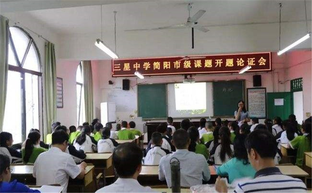 三星中學(xué)招生一年的學(xué)費是多少？
