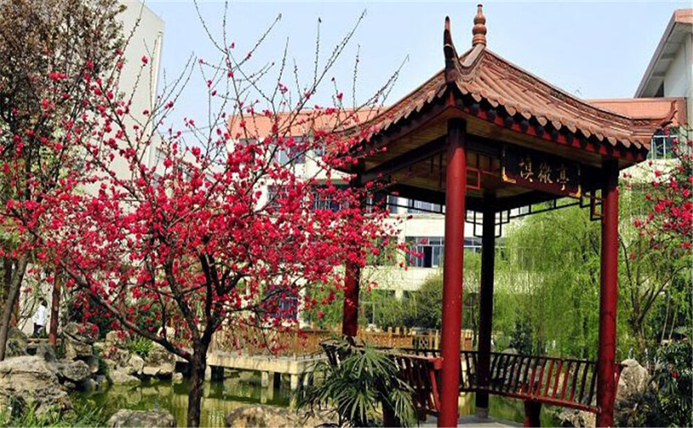 蜀城中學(xué)外招生一年的學(xué)費(fèi)是多少錢？