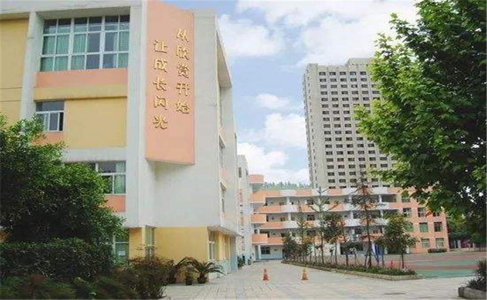 成都成飛中學(xué)的高中住宿怎么樣？