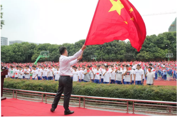 成都石室佳興外國語學(xué)校的學(xué)費是多少？