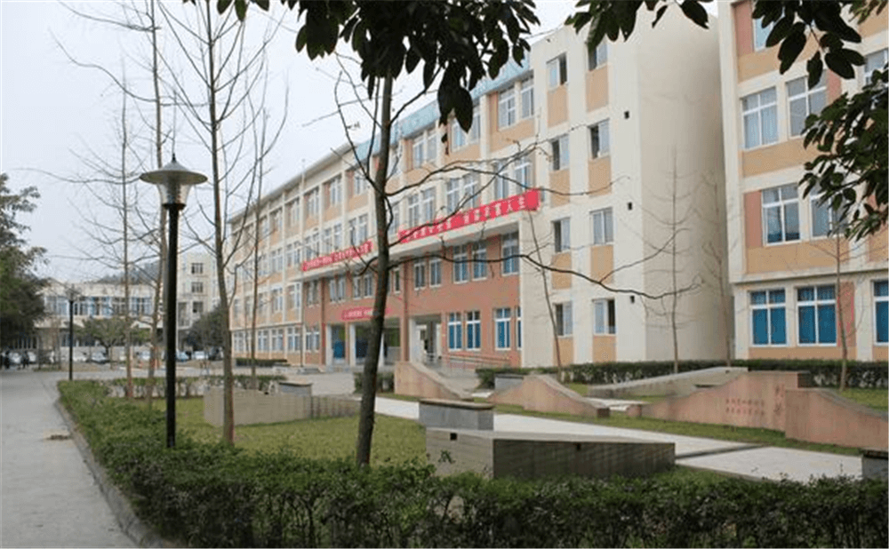 成都列五中學的高中住宿怎么樣？