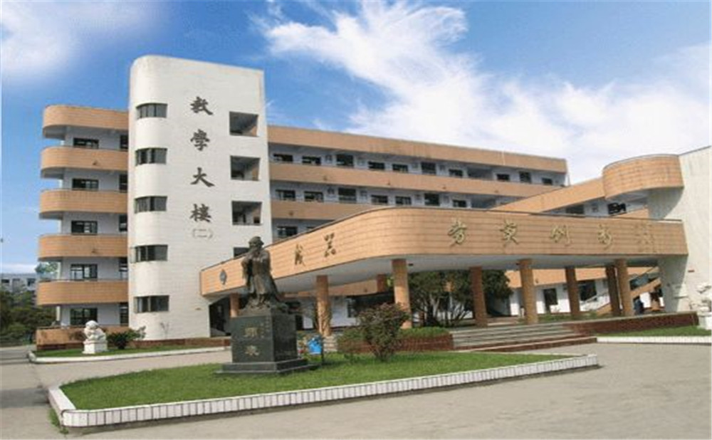 西南交通大學(xué)附屬中學(xué)的學(xué)費(fèi)是多少？
